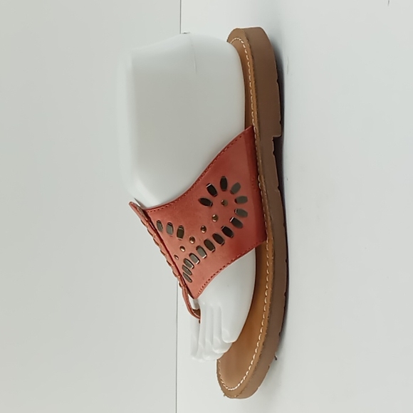 Bare Traps Thong Sandals - Picture 4 of 8